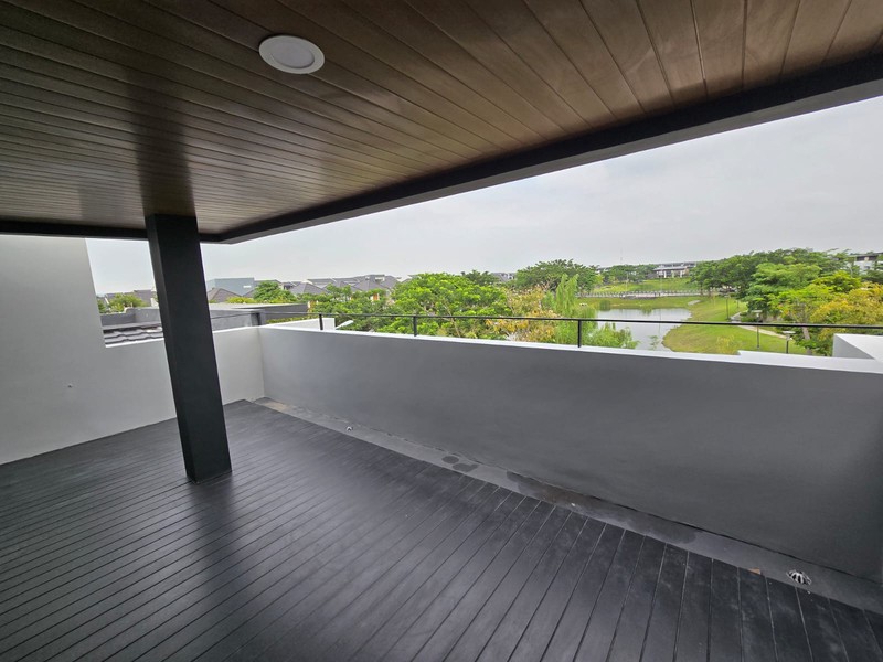 Disewakan Rumah North West Citraland Surabaya - SPESIAL 5 Kamar Tidur  plus Gordyn dan Unit AC  - Best View Danau 