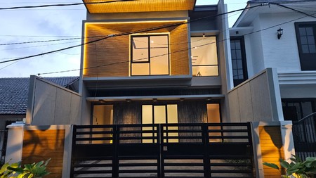 Dijual Rumah Rungkut Asri Utara, Surabaya Modern style; 2 lantai; lingkungan rapi & nyaman