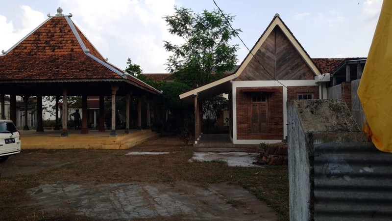 Rumah dengan lokasi di area strategis tengah kota, dekat dengan kawasan Jalan Sultan Agung dan Stasiun Lempuyangan, salah satu ruas jalan akses penting di Yogyakarta. 