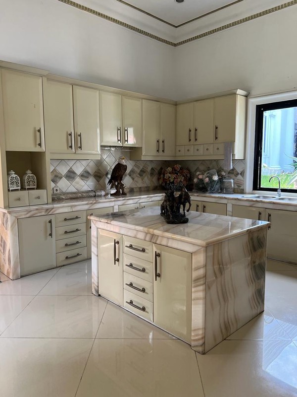 Dijual Villa di Sentul City, surat SHM.