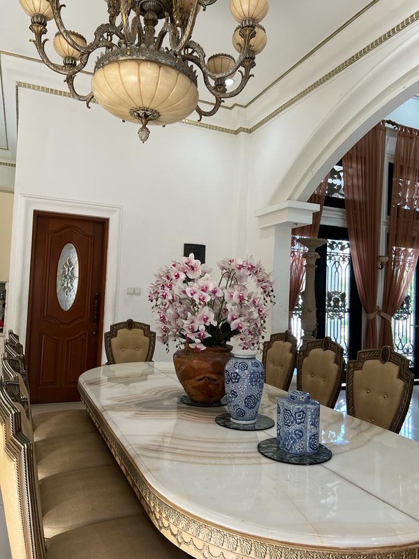 Dijual Villa di Sentul City, surat SHM.