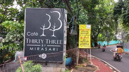 Commercial Asset di Kemang: Resto (sudah berjalan) dan 4 lapangan padel (baru selesai dibangun)