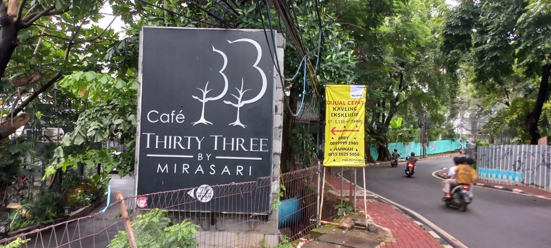 Commercial Asset di Kemang: Resto (sudah berjalan) dan 4 lapangan padel (baru selesai dibangun)