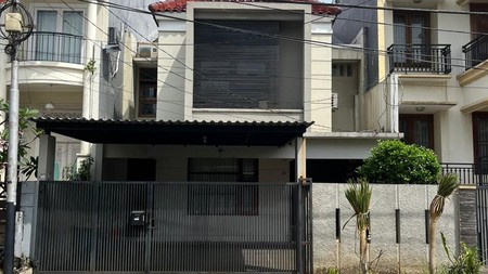 Di jual rumah cantik di kartika alam pondok indah