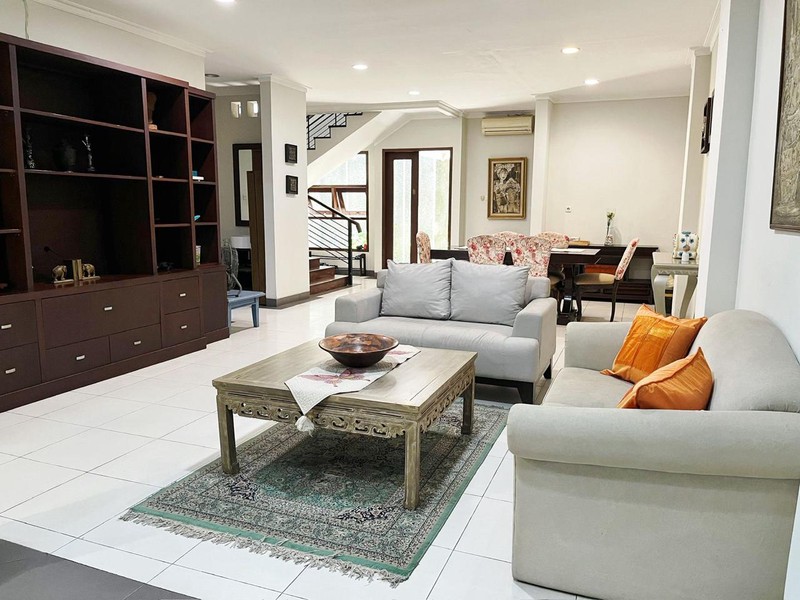 Di jual rumah cantik di kartika alam pondok indah