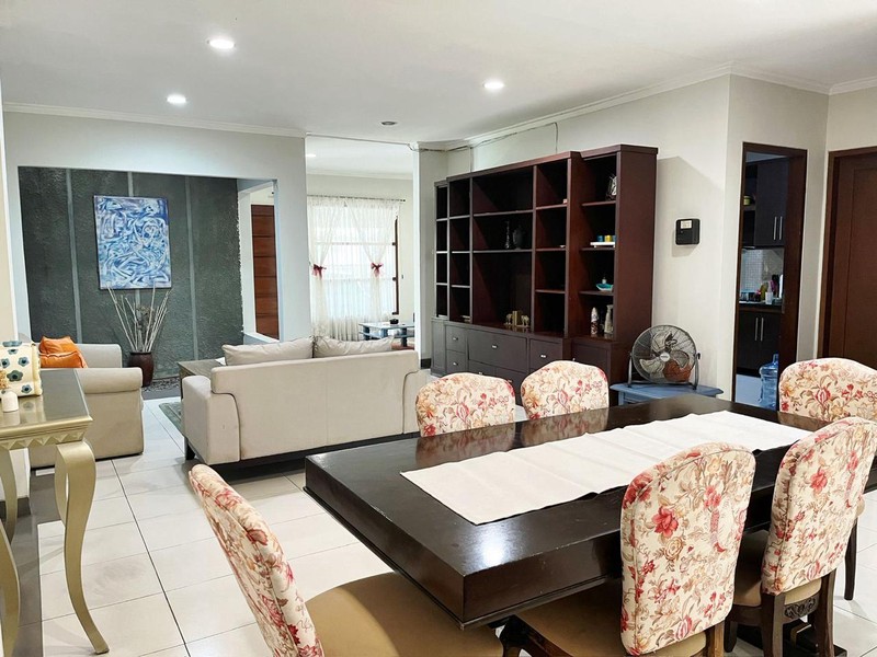 Di jual rumah cantik di kartika alam pondok indah