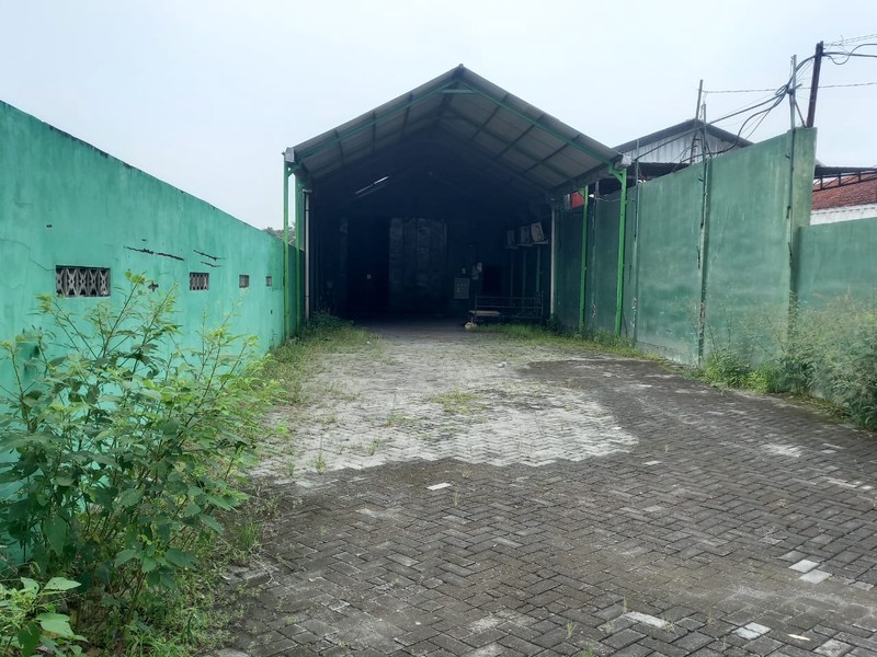 Disewakan Gudang Strategis Mangku Ring Road Barat Dekat Kampus UMY & BPS DIY, Tamantirto, Kasihan, Bantul