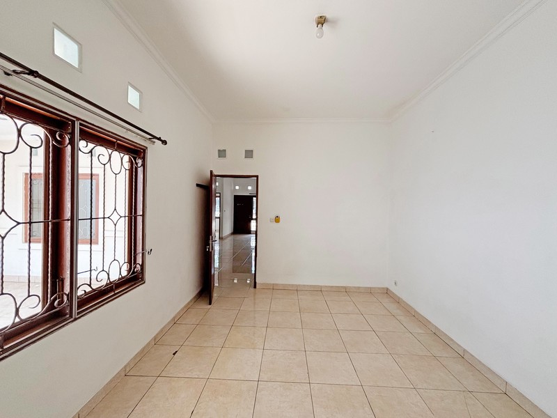 Rumah Siap Huni di Villa Melati Mas, BSD City - Lokasi Favorit