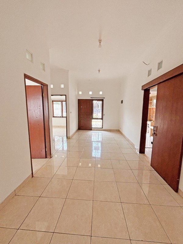 Rumah Siap Huni di Villa Melati Mas, BSD City - Lokasi Favorit