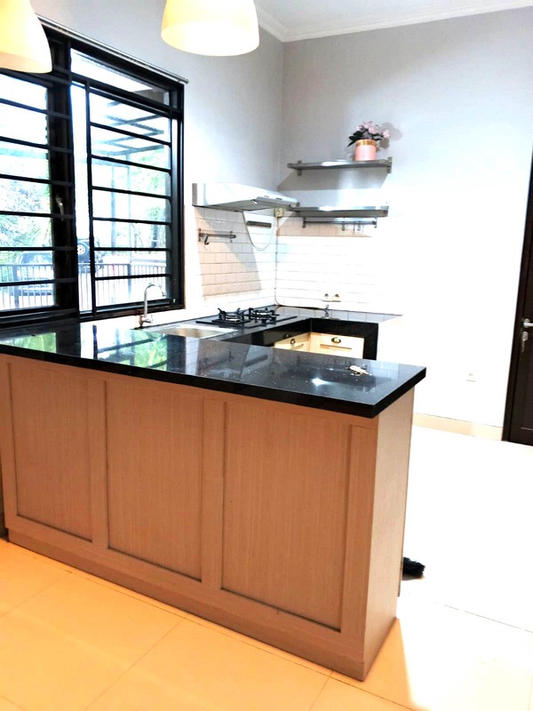 Rumah halaman luas, Bebas Banjir lokasi strategis dekat RS. Setia Mitra, St. Pondok Ranji di Bintaro