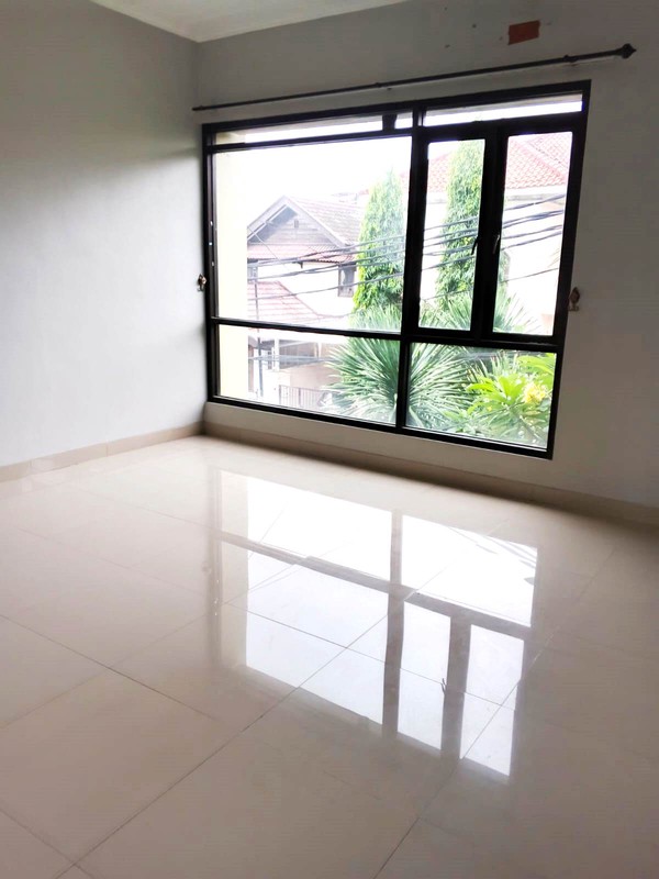 Rumah halaman luas, Bebas Banjir lokasi strategis dekat RS. Setia Mitra, St. Pondok Ranji di Bintaro