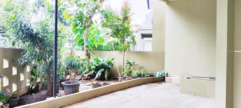 Rumah halaman luas, Bebas Banjir lokasi strategis dekat RS. Setia Mitra, St. Pondok Ranji di Bintaro