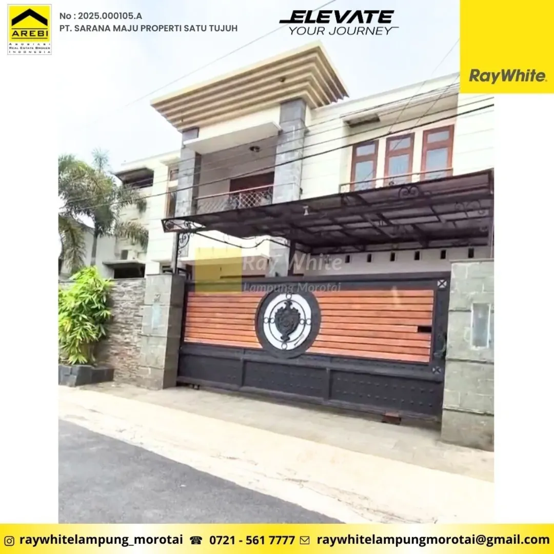 RUMAH MEWAH ADA KOLAM RENANG