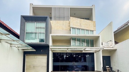 Ruang Usaha Premium 3 Lantai di BSD City Kantor Eksklusif dengan Parkiran Luas