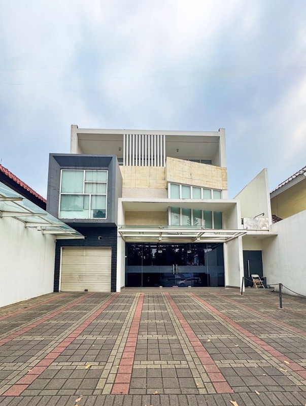 Ruang Usaha Premium 3 Lantai di BSD City Kantor Eksklusif dengan Parkiran Luas