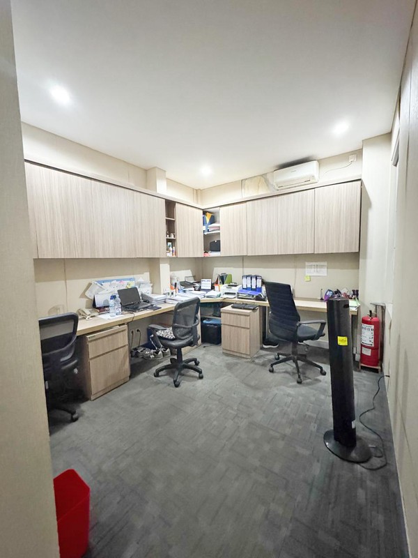 Ruang Usaha Premium 3 Lantai di BSD City Kantor Eksklusif dengan Parkiran Luas