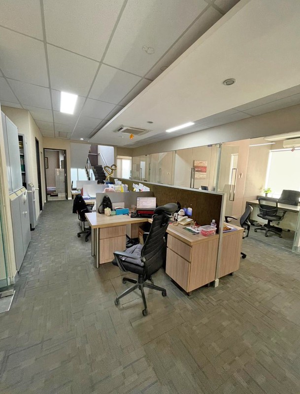 Ruang Usaha Premium 3 Lantai di BSD City Kantor Eksklusif dengan Parkiran Luas