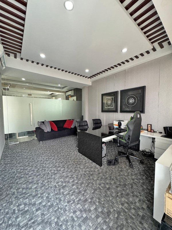 Ruang Usaha Premium 3 Lantai di BSD City Kantor Eksklusif dengan Parkiran Luas