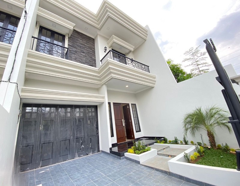 Rumah mewah baru di bangun dengan semi furnished di Duren Sawit, Jakarta Timur