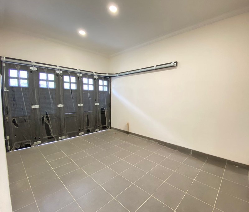 Rumah mewah baru di bangun dengan semi furnished di Duren Sawit, Jakarta Timur