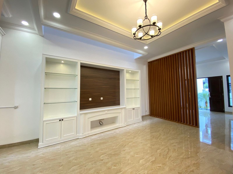 Rumah mewah baru di bangun dengan semi furnished di Duren Sawit, Jakarta Timur