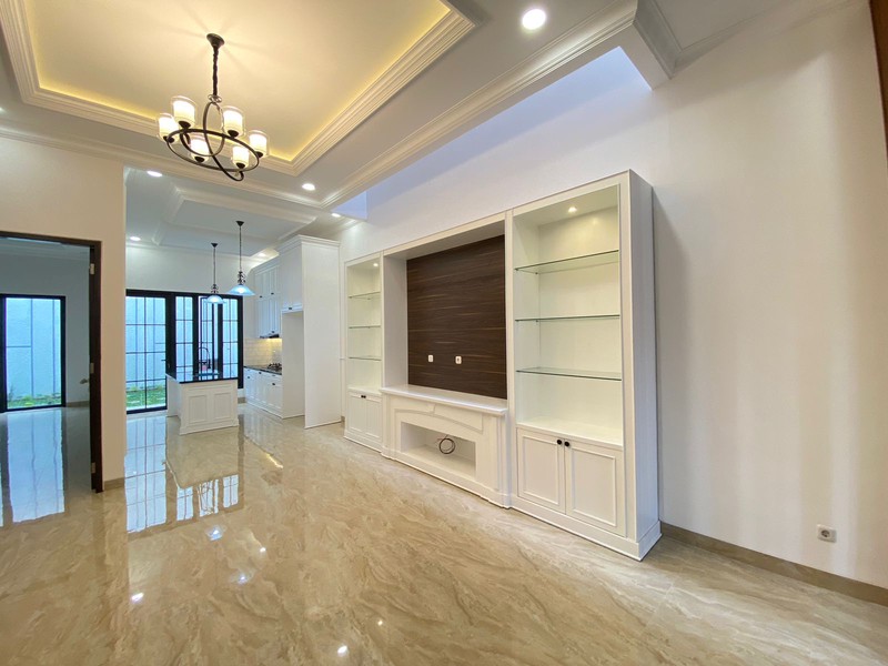 Rumah mewah baru di bangun dengan semi furnished di Duren Sawit, Jakarta Timur