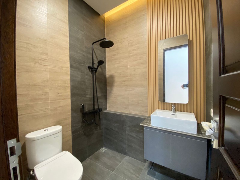 Rumah mewah baru di bangun dengan semi furnished di Duren Sawit, Jakarta Timur