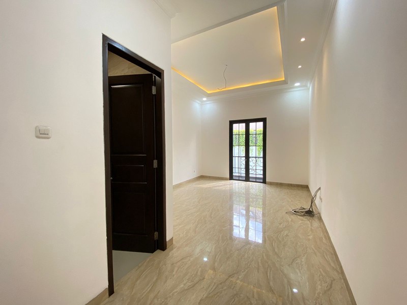 Rumah mewah baru di bangun dengan semi furnished di Duren Sawit, Jakarta Timur