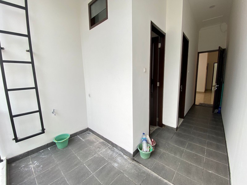 Rumah mewah baru di bangun dengan semi furnished di Duren Sawit, Jakarta Timur