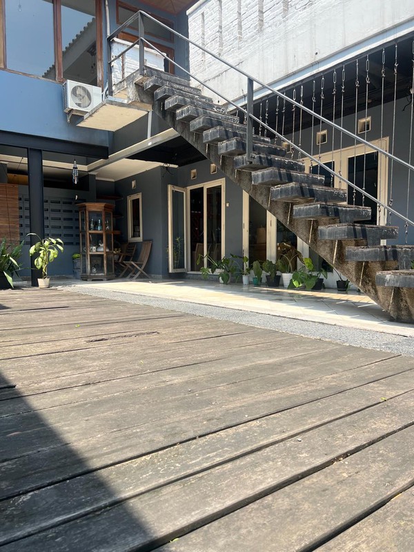 Rumah murah turun harga posisi hoek  Taman giri Loka BSD city 