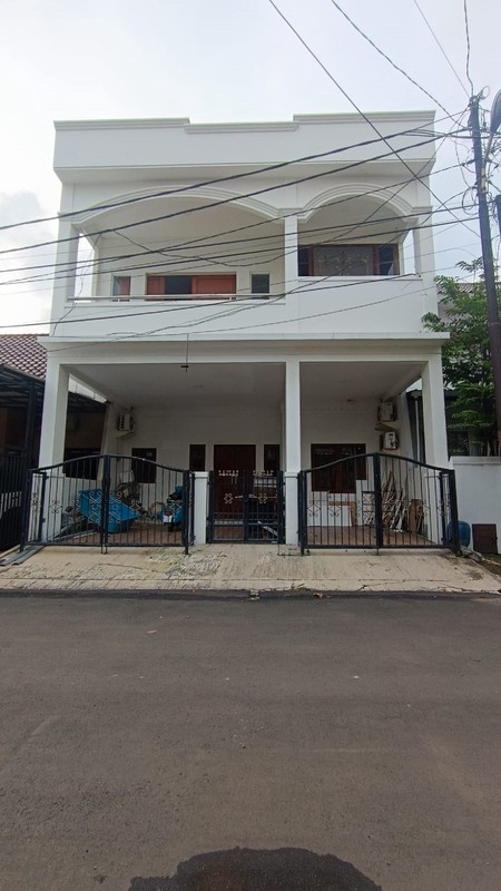 Rumah 2 lantai Javanese Industrial Design di Villa Melati Mas