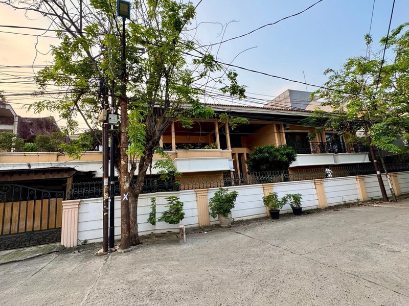 Rumah Bagus, Nyaman dan Asri, Lokasi Strategis di Jakarta Barat