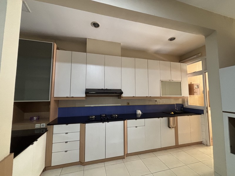 Super Murah! Rumah Kokoh 2.5 Lantai, Rapi Terawat di Kota Wisata Cibubur 