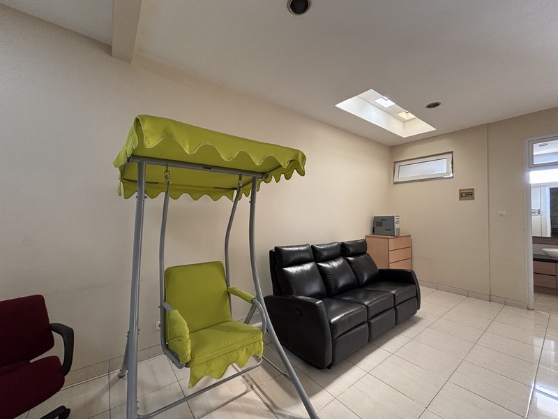 Super Murah! Rumah Kokoh 2.5 Lantai, Rapi Terawat di Kota Wisata Cibubur 