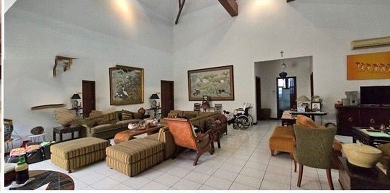 Rumah halaman luas, bebas banjir, lokasi strategis di Bintaro- Jaksel