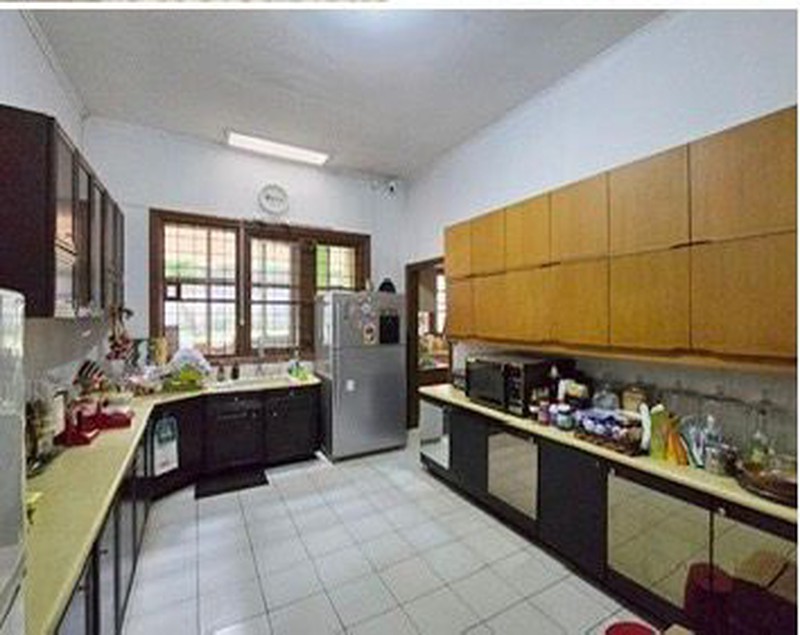 Rumah halaman luas, bebas banjir, lokasi strategis di Bintaro- Jaksel