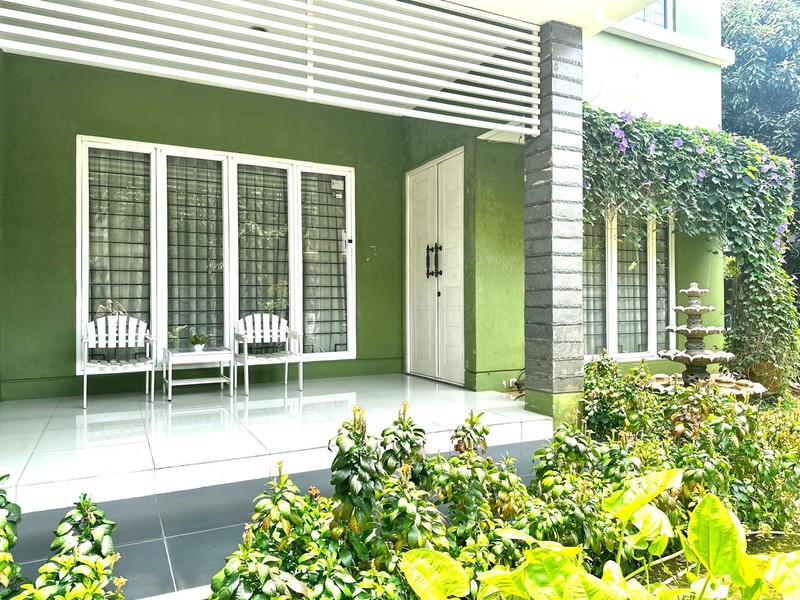 Rumah Hook Luas & Airy di Emerald Bintaro - Nyaman untuk Keluarga Besar, Siap Huni dan Asri