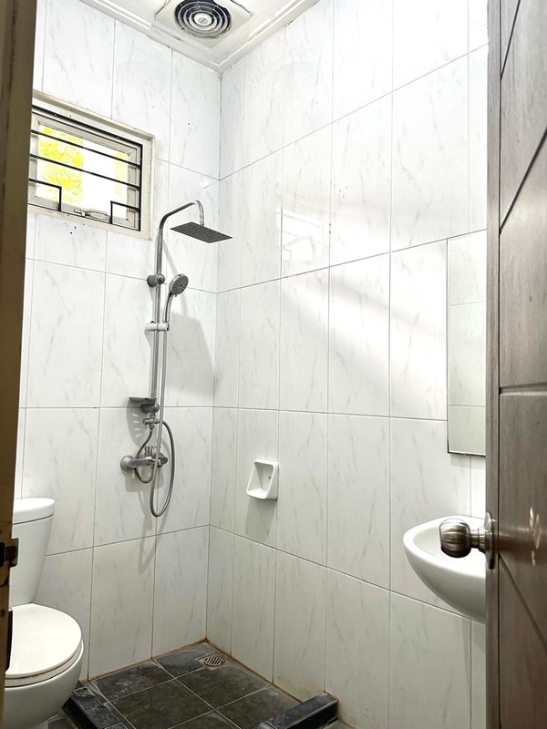 Rumah Hook Luas & Airy di Emerald Bintaro - Nyaman untuk Keluarga Besar, Siap Huni dan Asri