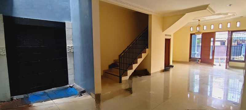 Rumah Strategis dengan Akses 3 mobil di daerah Tebet, Jakarta Selatan