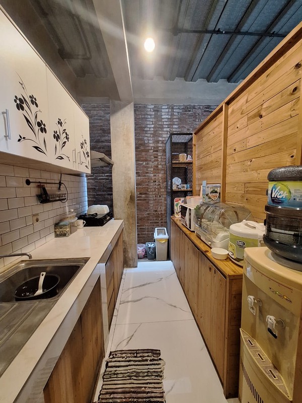 Rumah Modern di Veteran Jakarta Selatan 2,5 Lantai | SHM | Sentuhan Industrial Estetik