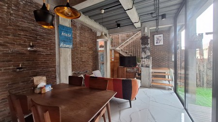 Rumah Modern di Veteran Jakarta Selatan 2,5 Lantai | SHM | Sentuhan Industrial Estetik