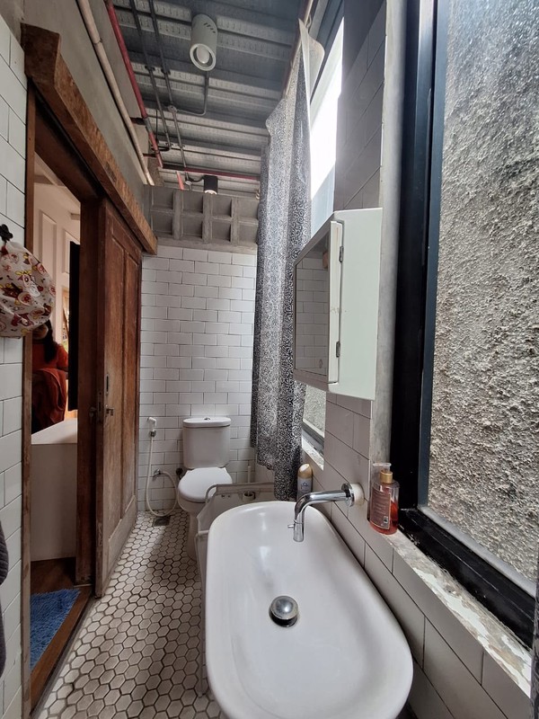 Rumah Modern di Veteran Jakarta Selatan 2,5 Lantai | SHM | Sentuhan Industrial Estetik