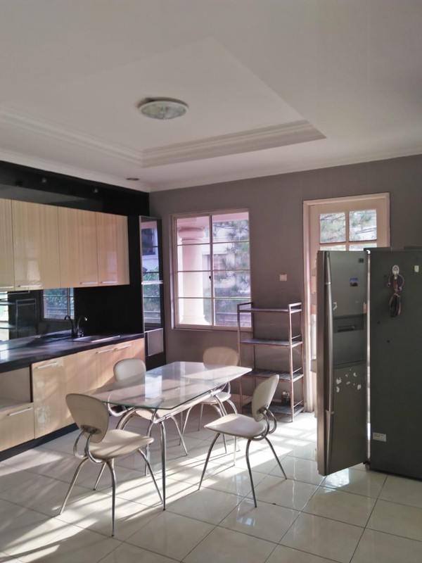 Rumah Gading Grande, Dekat Pegangsaan Dua, Hadap Timur Luas 210/180m2