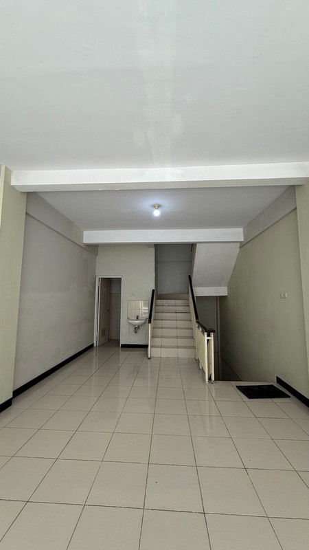 2 Milyaran Dijual Ruko Este Square MERR Surabaya Timur - Depan Kampus C UNAIR cocok buat Segala Usaha