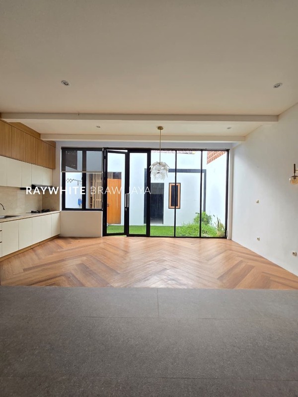 Brand New House Modern Minimalis Area Jagakarsa 