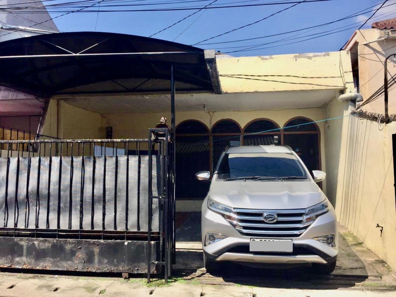 Rumah Akses Jalan Utama 2 mobil di Utan Kayu Jakarta Timur