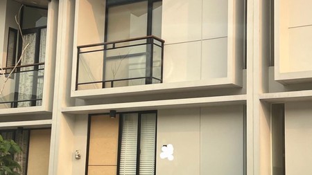 Dijual  Rumah Di Cendana Cove Posisi Hoek , Lippo Karawaci - Tangerang