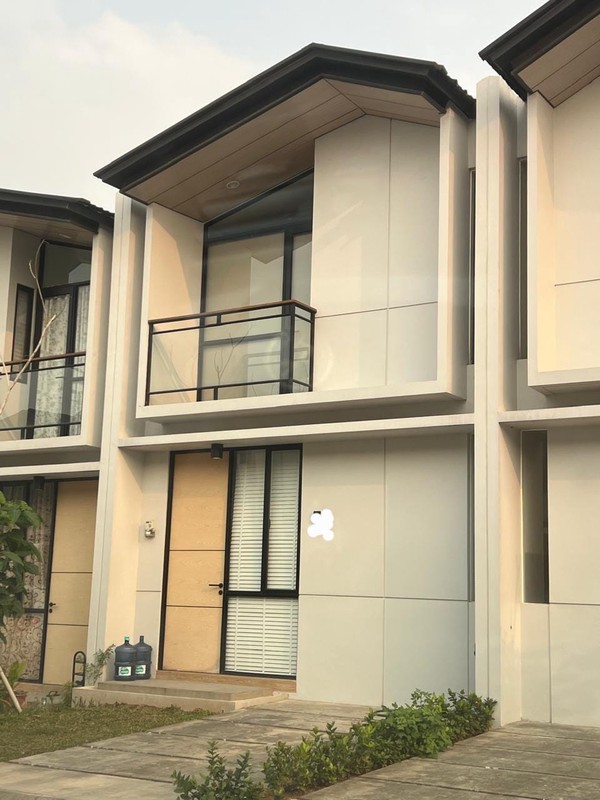 Dijual  Rumah Di Cendana Cove Posisi Hoek , Lippo Karawaci - Tangerang