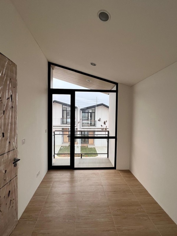 Dijual  Rumah Di Cendana Cove Posisi Hoek , Lippo Karawaci - Tangerang