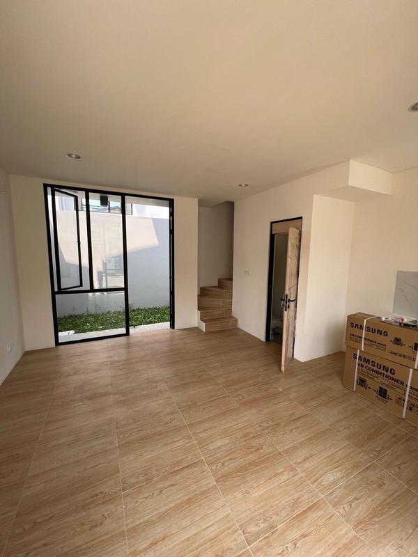 Dijual  Rumah Di Cendana Cove Posisi Hoek , Lippo Karawaci - Tangerang